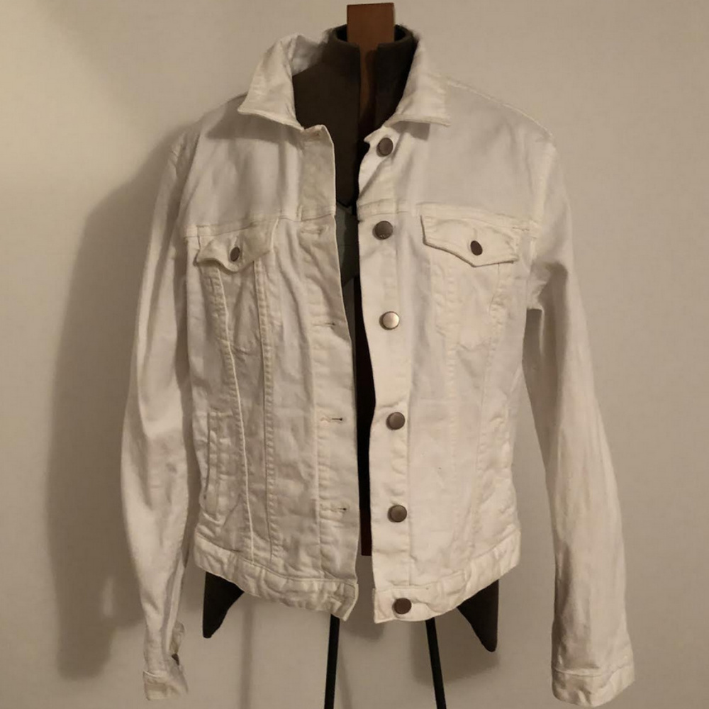GAP white denim jacket like new